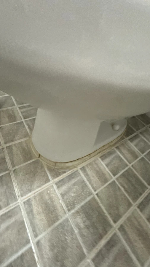 구로 화장실 이음선 곰팡이 실리콘 시공 전 사진